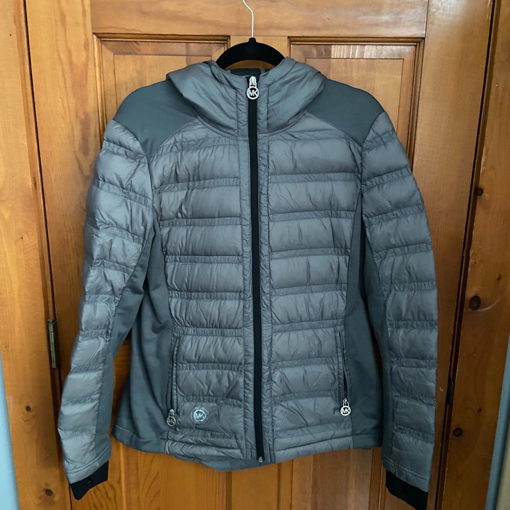 MK lightweight puffer jacket. Size LARGE